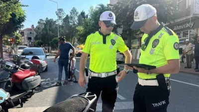Hayrabolu'da motosiklet kullanıcılarına yönelik denetim gerçekleştirildi. İlçe Emniyet Müdürlüğü Trafik