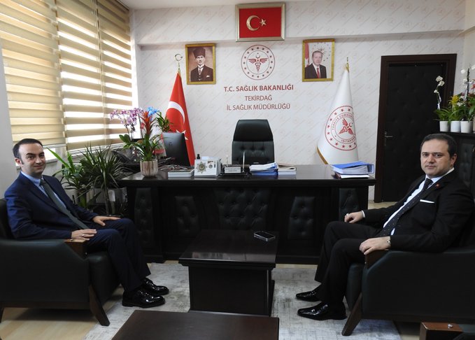 Hayrabolu Kaymakamı Eyüp Fırat’tan sağlık müdürlüğüne nezaket ziyareti Tekirdağ’ın Hayrabolu ilçesi Kaymakamı Eyüp Fırat, İl Sağlık Müdürü Uzm.