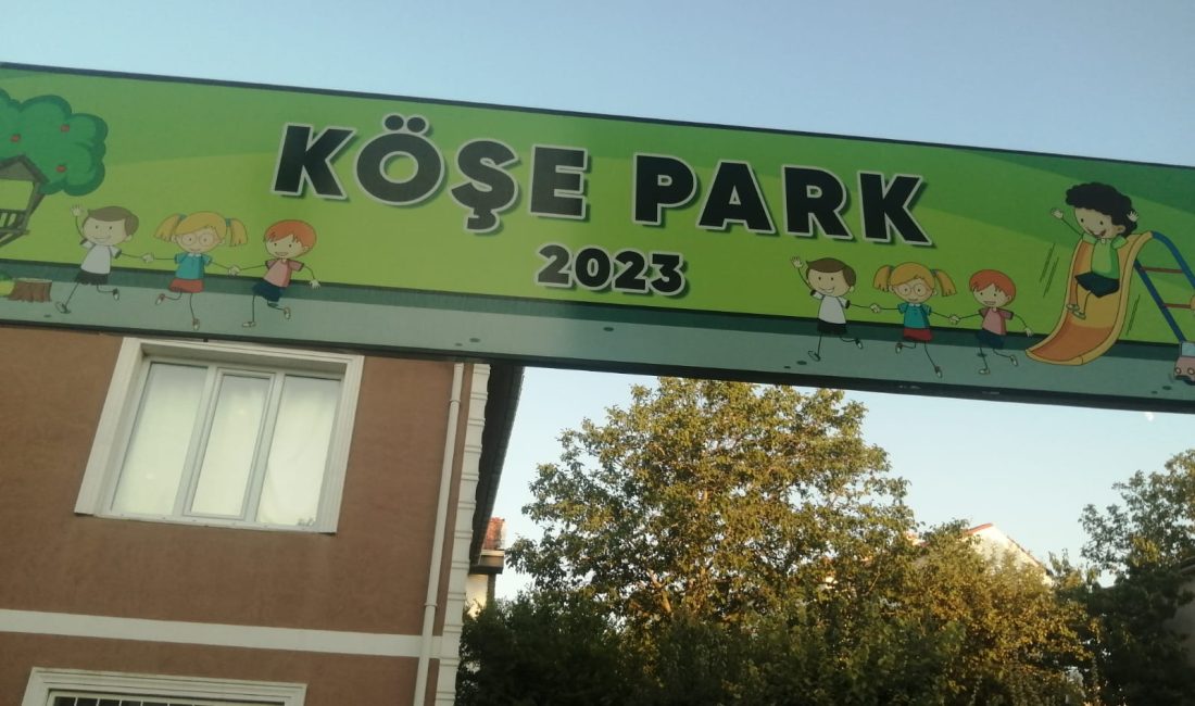 Hayrabolu'da İlyas Mahallesi’nde bulunan köşe park, adeta kaderine terk edilmiş