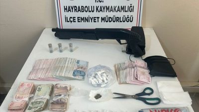 Hayrabolu'da gerçekleştirilen polis operasyonunda 7 kişi gözaltına alındı.