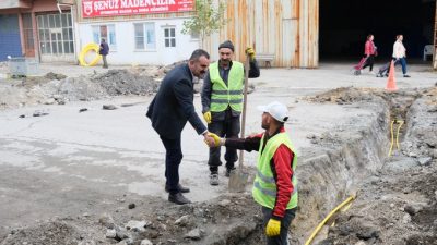 Uzunköprü Belediyesi, Hayrabolu Caddesi’nde devam eden doğal gaz altyapı çalışmalarını