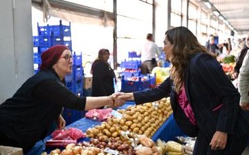 Cumhuriyet Halk Partisi Tekirdağ Milletvekili Candan Yüceer, Hayrabolu pazar yerinde