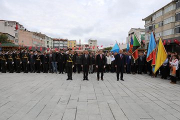 Hayrabolu'da 29 Ekim Cumhuriyet Bayramı coşkusu, Kaymakamlık tarafından düzenlenen resmi