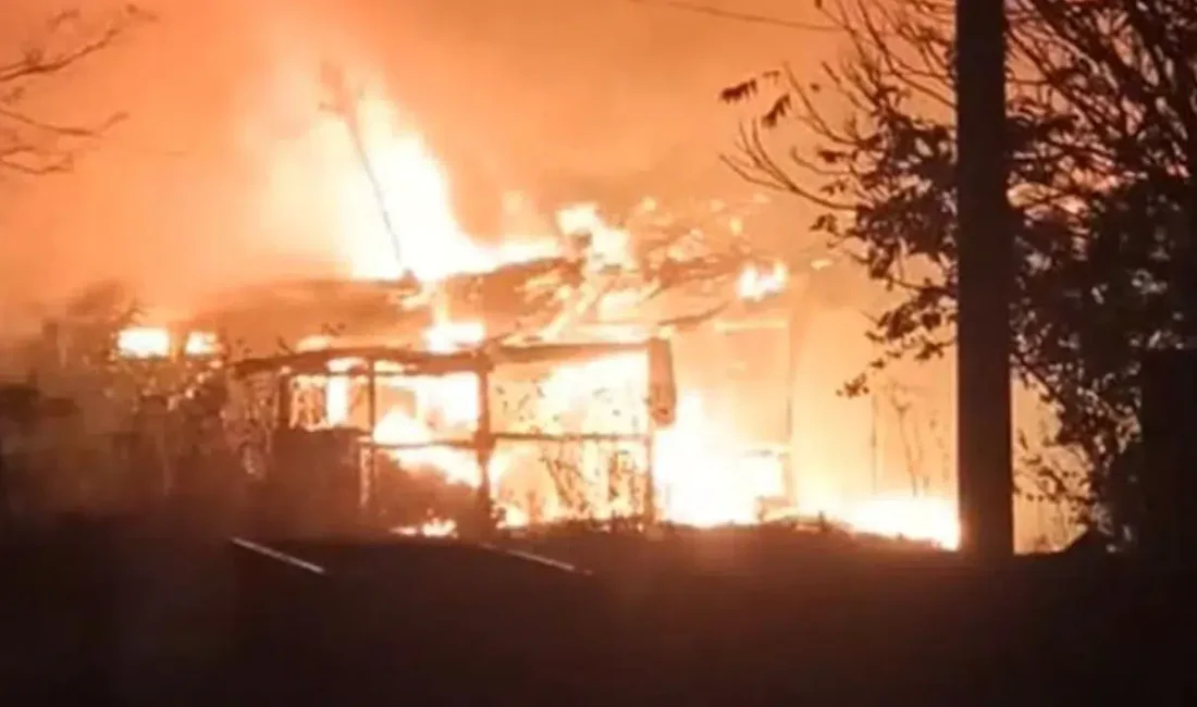 Hayrabolu ilçesinde bir iş yerinde çıkan yangın, çevredeki binalara sıçramadan