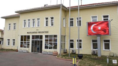 Paylaşılan bilgiler ve güncel ilanlar ışığında, Hayrabolu Belediyesi'nin taşınmaz ihaleleri