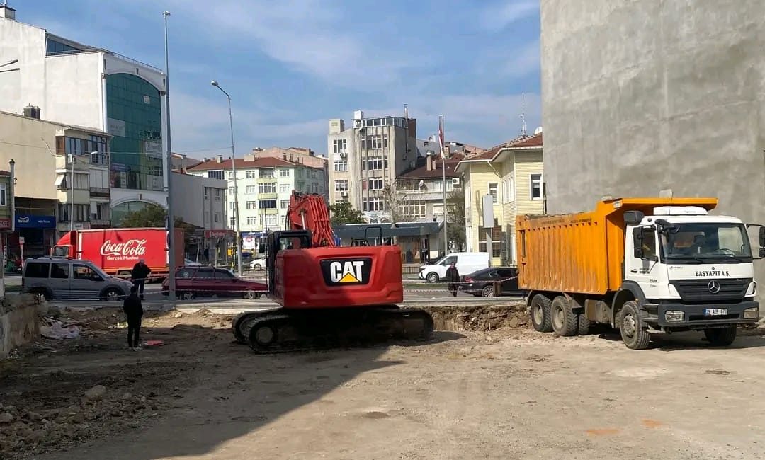 İlçemizde merakla beklenen dev projede ilk kazma vuruldu! Belediye Başkanı