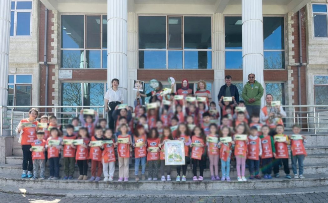 Hayrabolu’da anaokulu öğrencileri, TEMA iş birliğiyle düzenlenen etkinlikte doğa bilinci