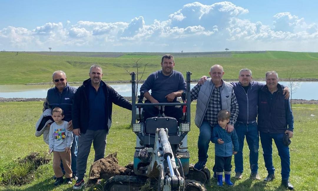 Hayrabolu Belediyesi tarafından Salgamlı Mahallesi’nde düzenlenen fidan dikim etkinliğinde, Belediye