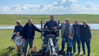 Hayrabolu Belediyesi tarafından Salgamlı Mahallesi’nde düzenlenen fidan dikim etkinliğinde, Belediye