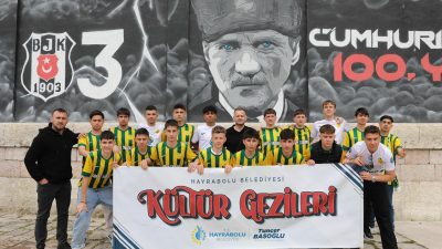 Hayrabolu Belediyesi, kültür gezileri kapsamında Çerkezmüsellim U15 takımıyla İstanbul’da tarihi