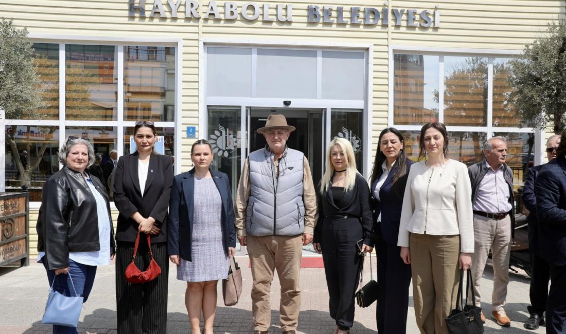Anahtar Parti Genel Başkan Yardımcısı Hasan Hüseyin Demiröz ve beraberindeki