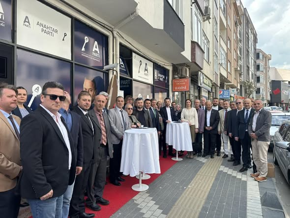 Anahtar Parti, Tekirdağ’ın Hayrabolu ilçesindeki teşkilatlanma çalışmalarına hız vererek yeni