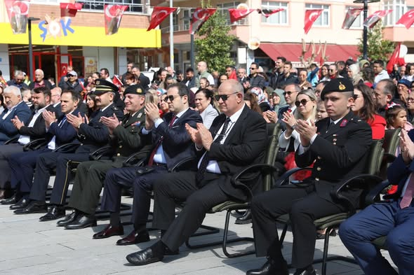 Gazi Mustafa Kemal Atatürk’ün dünya çocuklarına armağan ettiği 23 Nisan