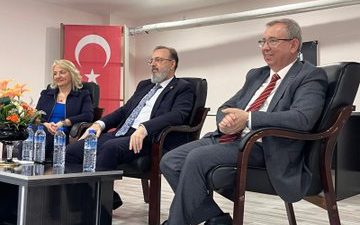 Tekirdağ Şehir Hastanesi Başhekimi Prof. Dr. Erhan Tabakoğlu, Hayrabolu’da öğrencilerle